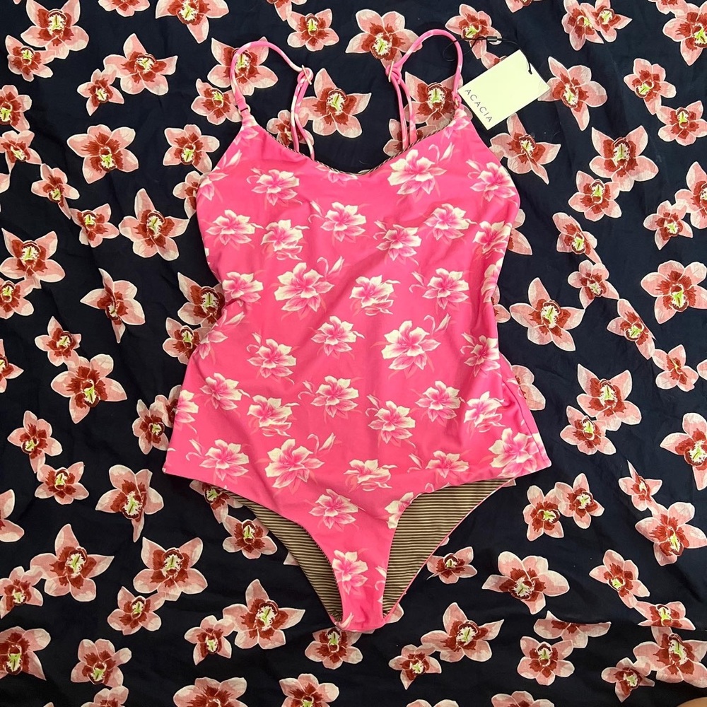 BNWT acacia one piece !!